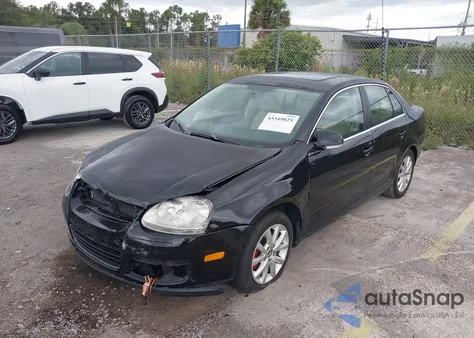 2010 Volkswagen Jetta Se z USA, uszkodzony, nr VIN 3VWRZ7AJ3AM037584